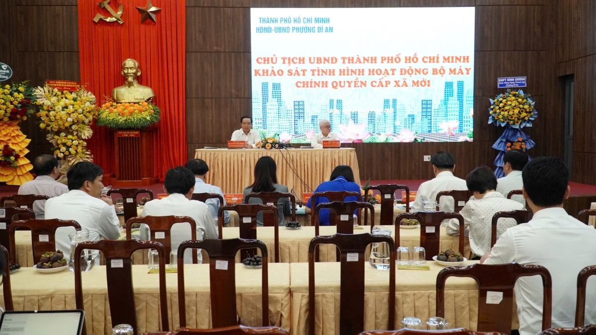 Chủ tịch UBND TP.Hồ Chí Minh Nguyễn Văn Được khảo sát tình hình hoạt động bộ máy chính quyền mới tại phường Dĩ An