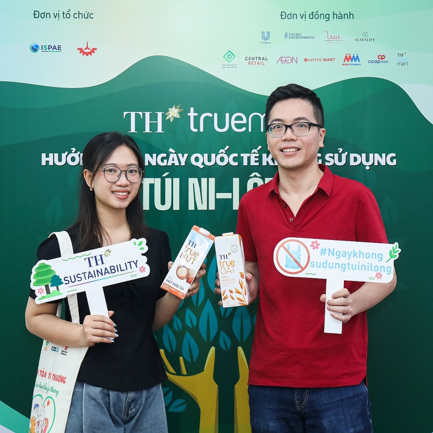 Người tiêu dùng của TH chọn túi vải và các loại túi bền vững để sử dụng đi mua sắm