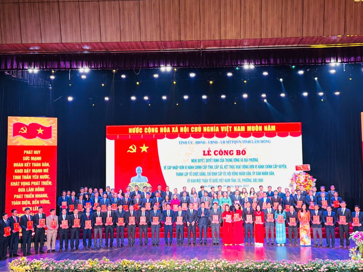 Người cao tuổi  quan tâm đến những quyết sách mới của tỉnh