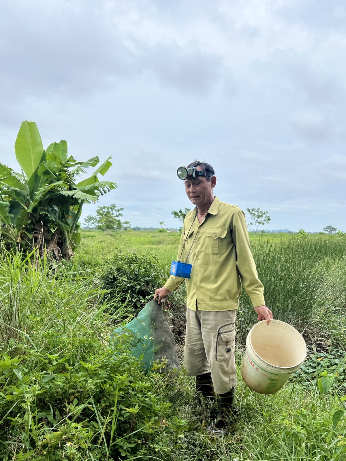 Hai ông thông gia làm giàu từ nuôi cáy
