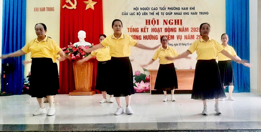 Một tiết mục văn nghệ của CLB LTHTGN khu Nam Trung 