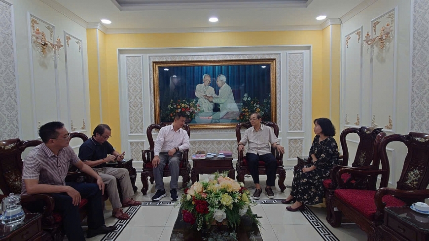 Quang cảnh buổi làm việc