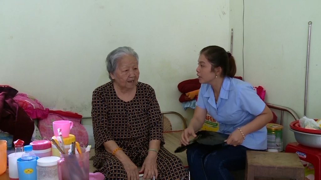 Chăm sóc sức khỏe người cao tuổi tại gia đình, cộng đồng và cơ sở tập trung