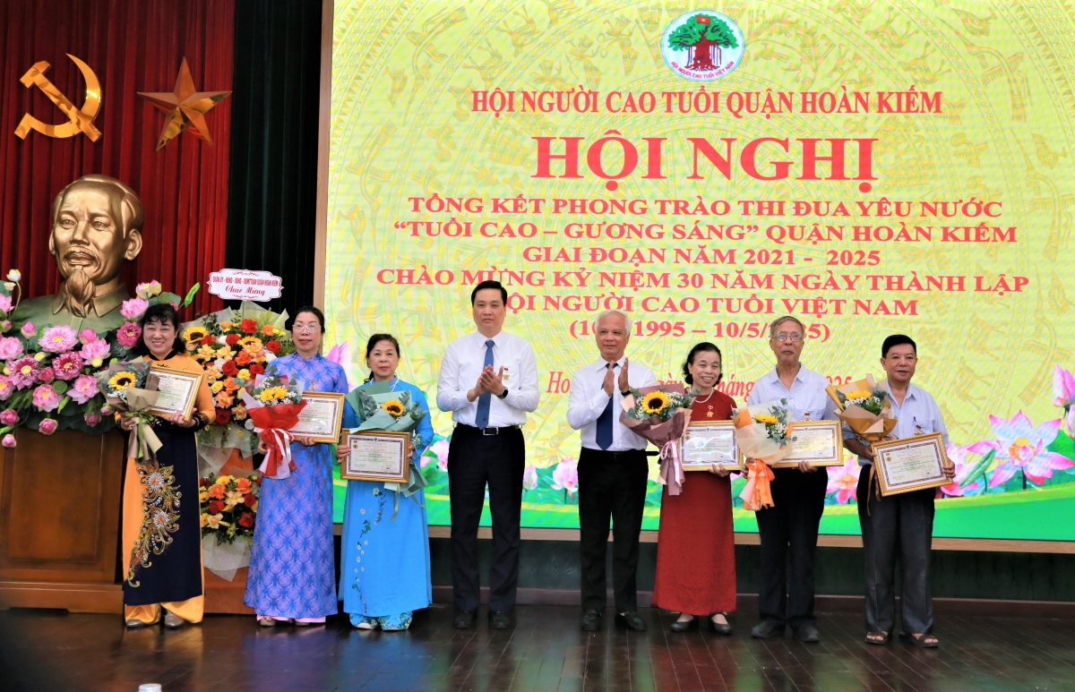 Hội NCT các địa phương thuộc TP Hà Nội tổng kết phong trào thi đua Tuổi cao - Gương sáng trước khi thực hiện sáp nhập đơn vị hành chính, thực hiện mô hình chính quyền địa phương 2 cấp