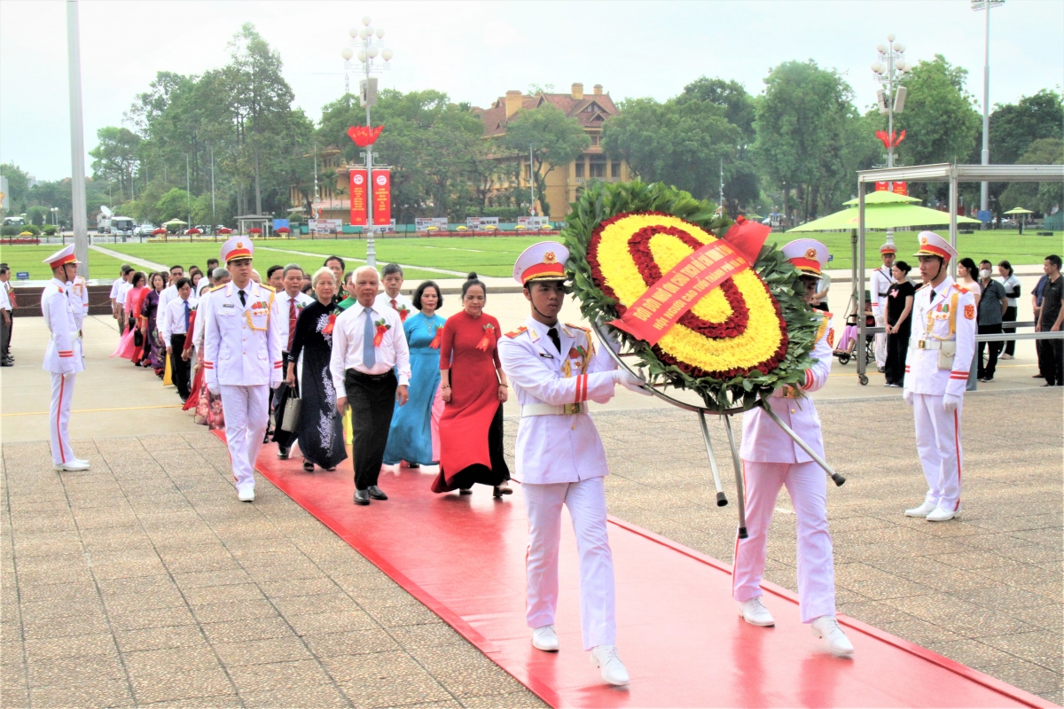 Hội NCT TP Hà Nội báo công dâng bác về thành tích trong phong trào Tuổi cao - Gương sáng giai đoạn 2021-2025