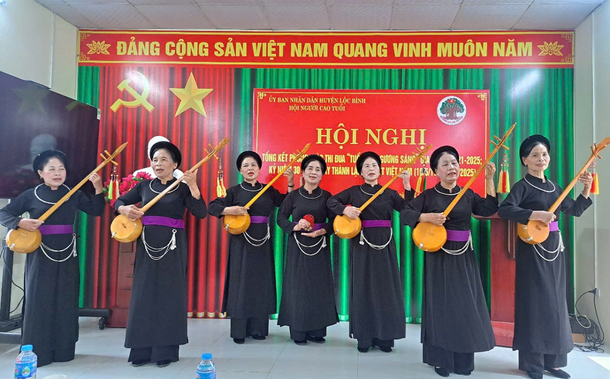 Tiết mục văn nghệ của NCT tỉnh Lạng Sơn