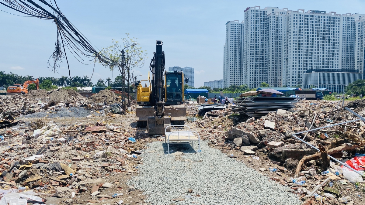 Cần mở đường để người dân đi vào viếng mộ ở nghĩa trang Trần Hưng