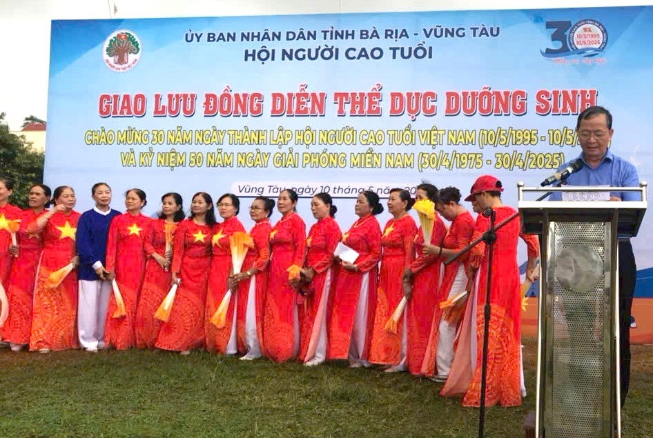 Chủ động thích ứng với già hóa dân số