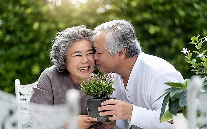 Khó nói chuyện tuổi già