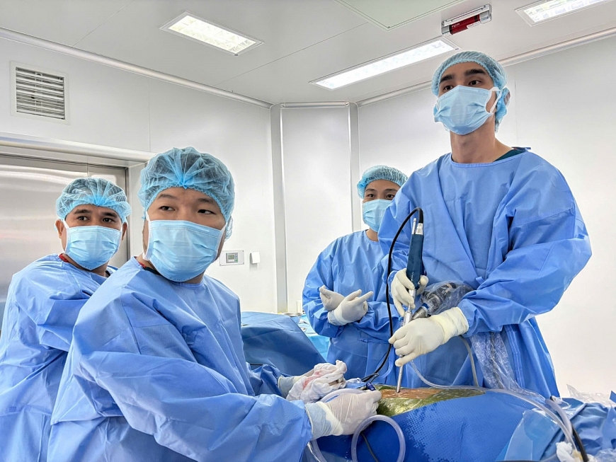 Vinmec Phú Quốc đánh dấu bước tiến lớn trong phẫu thuật cột sống nội soi ngay trên đảo