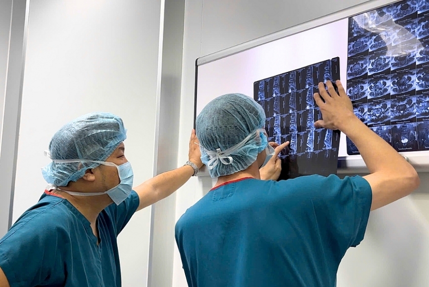 Phẫu thuật nội soi giúp giảm thời gian nằm viện, ít đau sau mổ, hồi phục nhanh và đặc biệt phù hợp với bệnh nhân có bệnh lý nền phức tạp