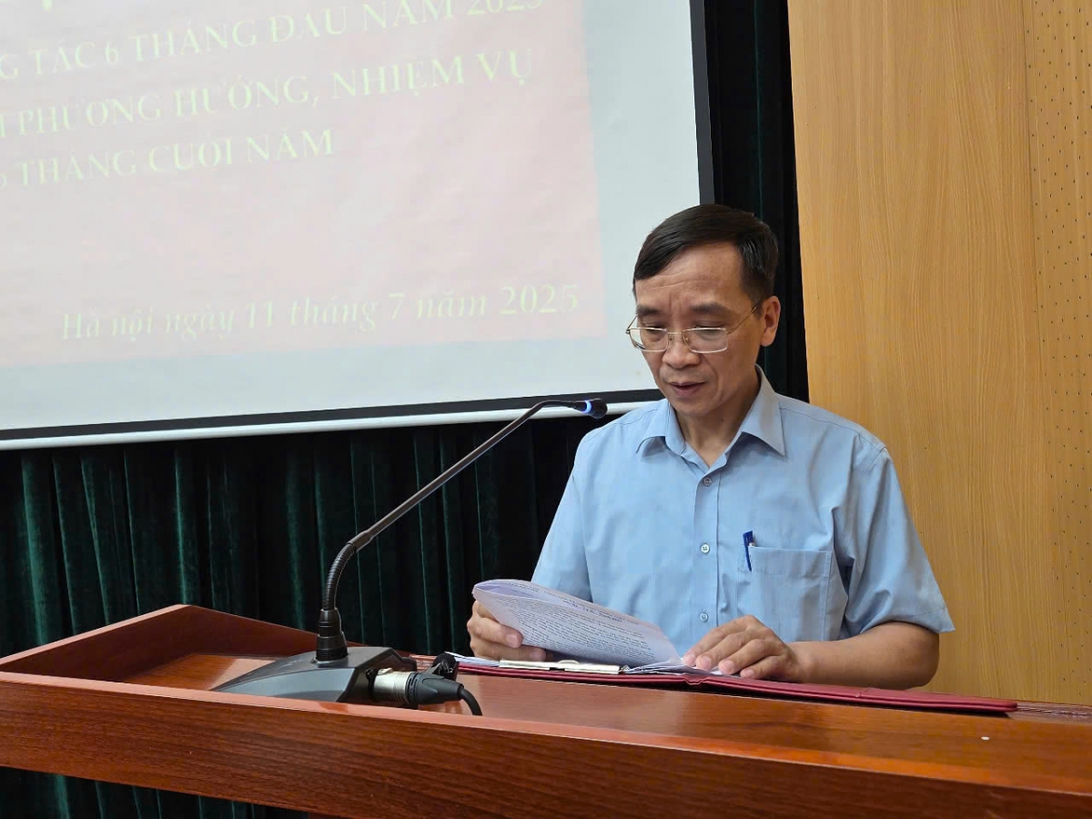 Đồng chí Nguyễn Văn Tuấn, Trưởng phòng Hành chính – Trị sự đọc báo cáo