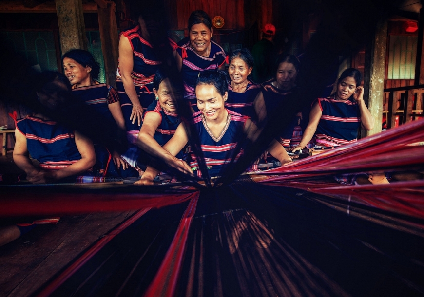 Từ nghệ nhân Rơ Châm Monh, địa phương đã lập ra CLB dệt thổ cẩm.