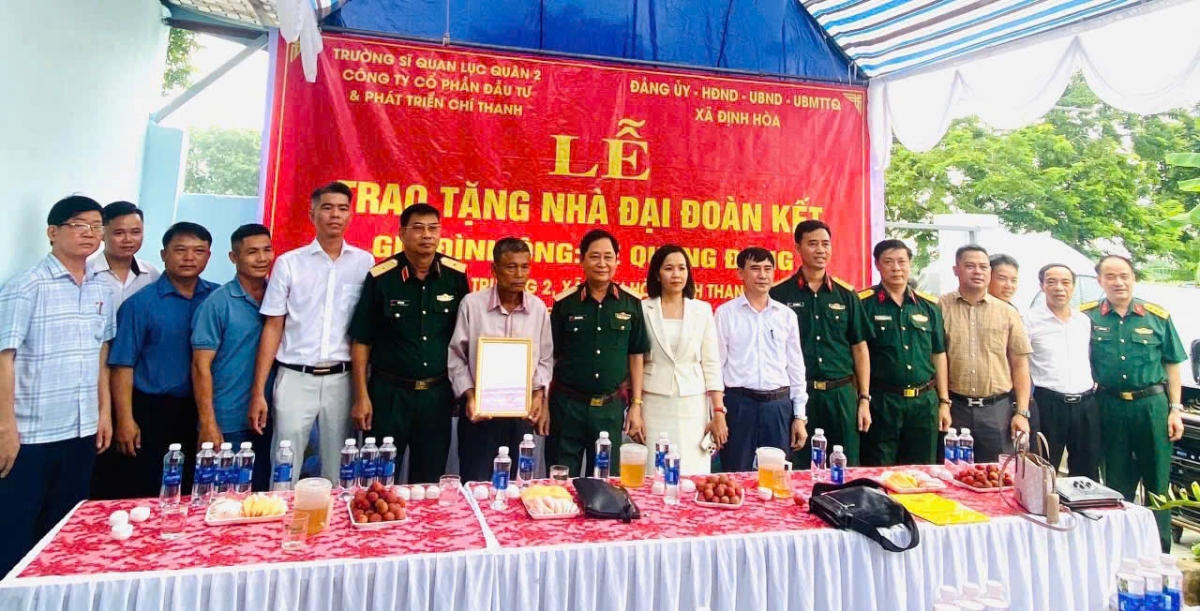 Trường Sĩ quan Lục quân 2 trao tặng nhà “Đại đoàn kết”  tại Thanh Hoá