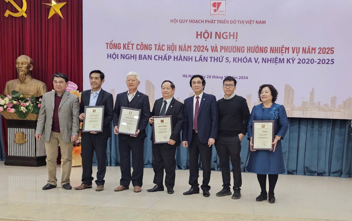 Ông Nam miệt mài cống hiến vì sự nghiệp phát triển đô thị