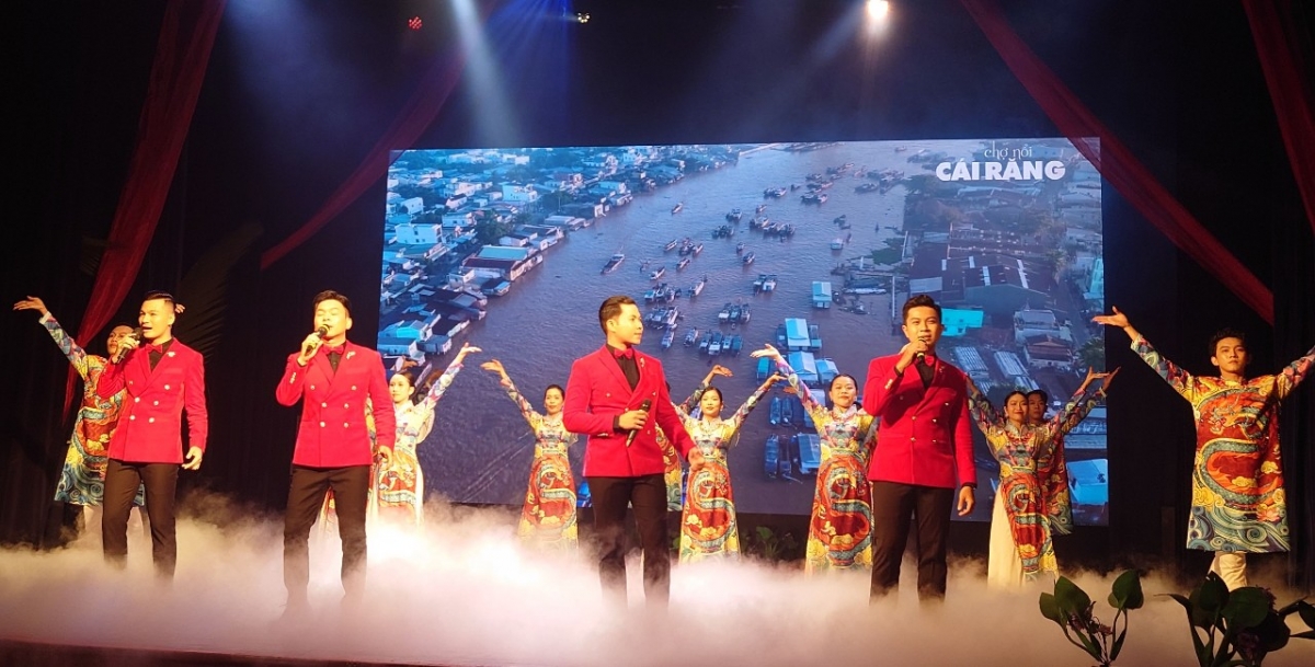 Người trẻ kể chuyện xưa bằng tình tang Phương Nam