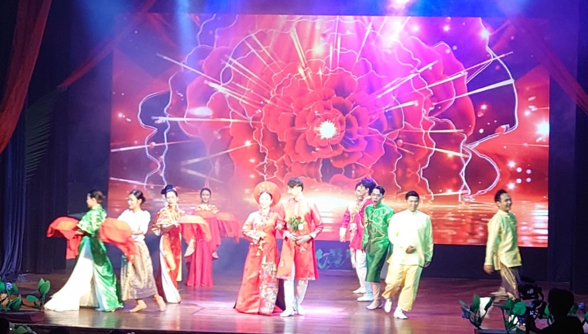 “Tang Tình Tang Tính Tình Tang” không đơn thuần là một đêm diễn, mà là lời tuyên ngôn nghệ thuật của người trẻ về bản sắc, cội nguồn