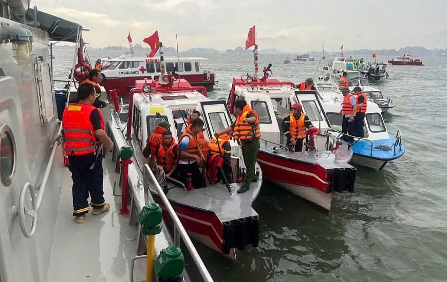                 Các lực lượng tìm kiếm cứu hộ tại  hiện trường