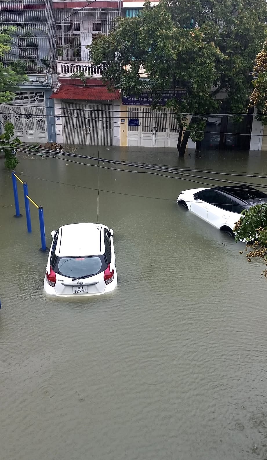 Nước ngập đường phố Nam Cao (phường Hạc Thành, Thanh Hóa)