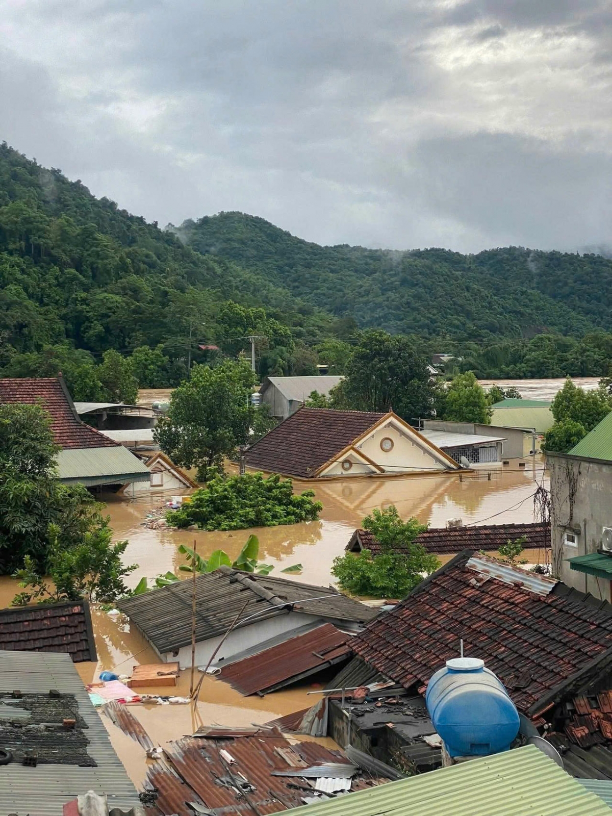 Nhiều địa phương miền núi tại Nghệ An bị ngập sâu 