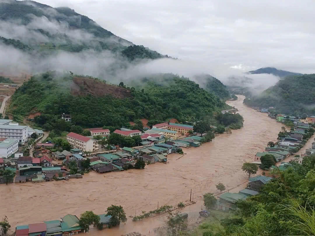 Nước thượng nguồn vẫn tiếp tục đổ về