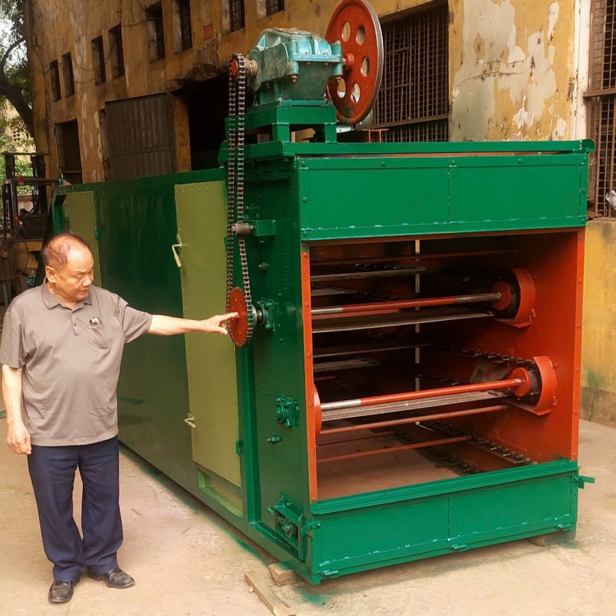 Kĩ sư già đam mê chế tạo máy cho nông dân Kĩ sư già đam mê chế tạo máy cho nông dân