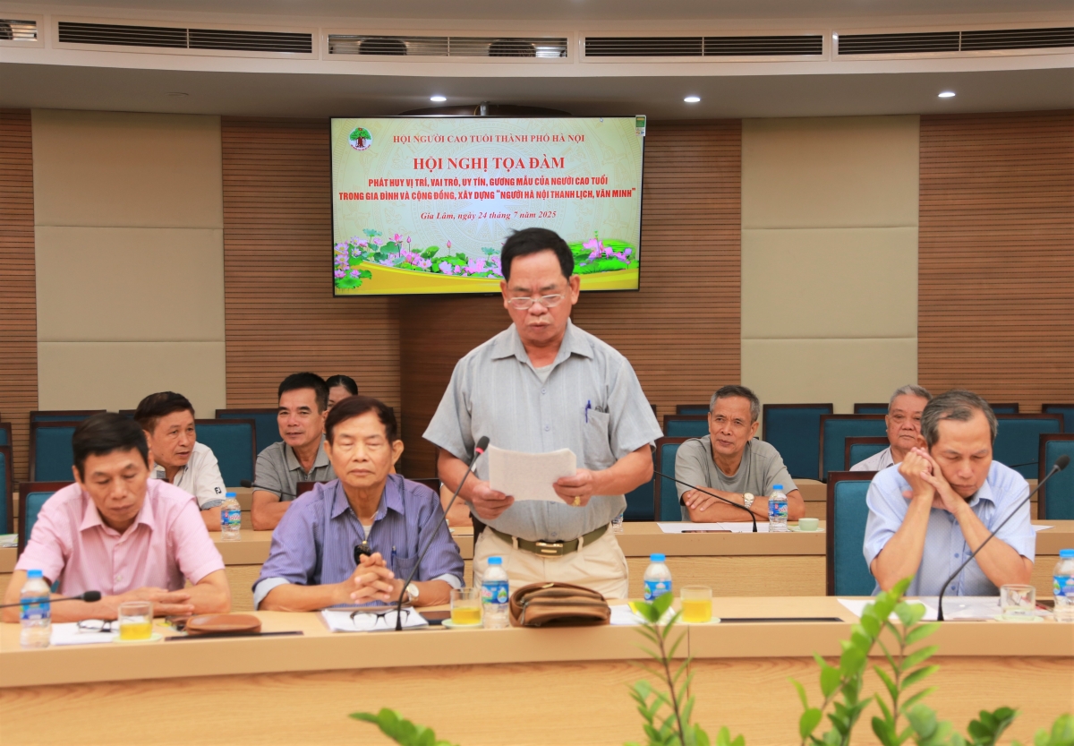 Đại biểu tham luận tại Hội nghị