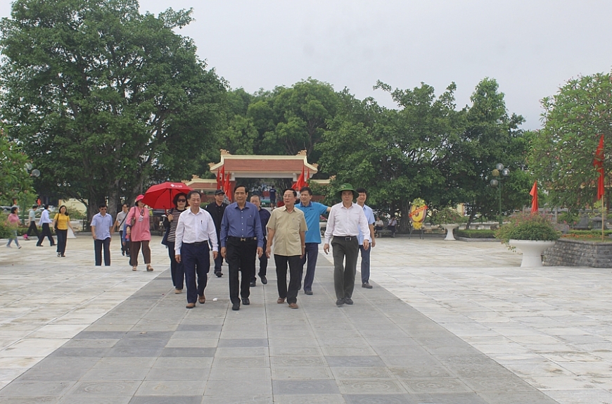 Trung ương Hội NCT Việt Nam dâng hương, tặng quà tri ân dịp 27/7 tại Thanh Hóa