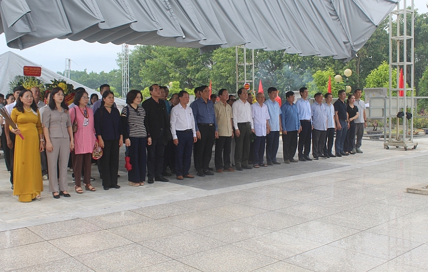 Trung ương Hội NCT Việt Nam dâng hương, tặng quà tri ân dịp 27/7 tại Thanh Hóa