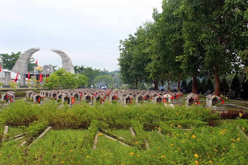 Trung ương Hội NCT Việt Nam dâng hương, tặng quà tri ân dịp 27/7 tại Thanh Hóa