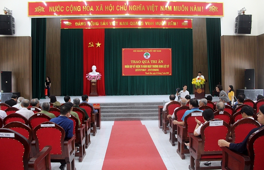 Trung ương Hội NCT Việt Nam dâng hương, tặng quà tri ân dịp 27/7 tại Thanh Hóa