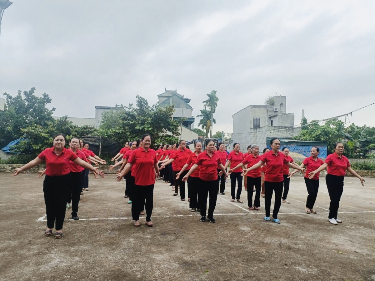 Người cao tuổi thôn Đại Sơn tích cực tham gia các câu lạc bộ thể dục, dưỡng sinh