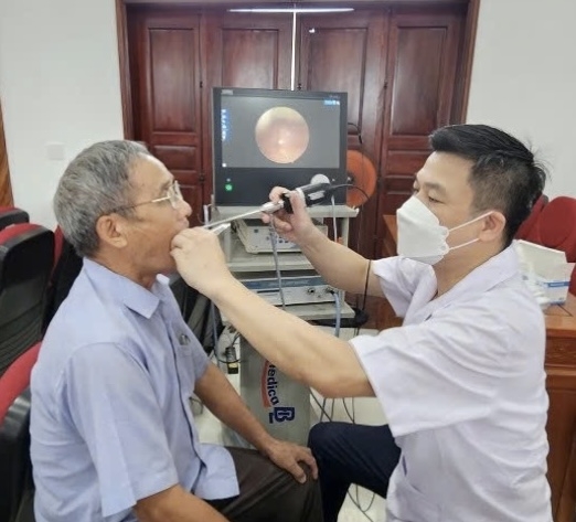 Khám, tư vẫn sức khỏe cho người cao tuổi tại xã Lĩnh Toại