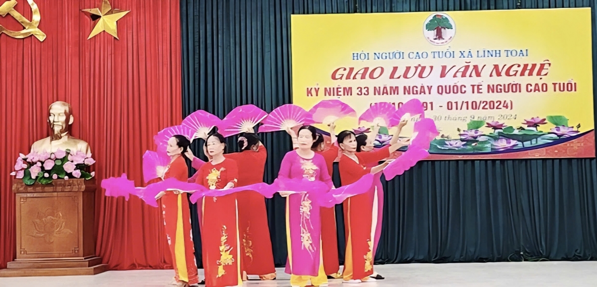 Giao lưu văn nghệ tại xã Lĩnh Toại nhân kỉ niệm ngày Quốc tế Người cao tuổi
