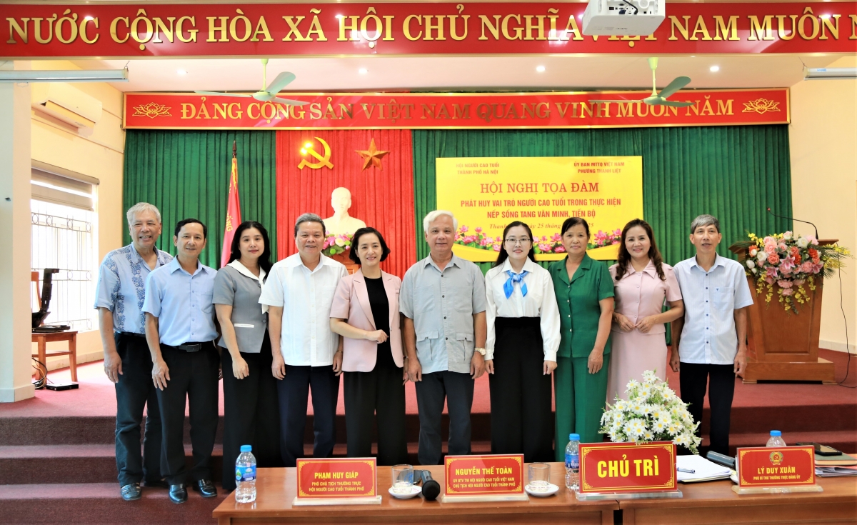 Người cao tuổi nêu gương sáng giữa những lễ tang văn minh