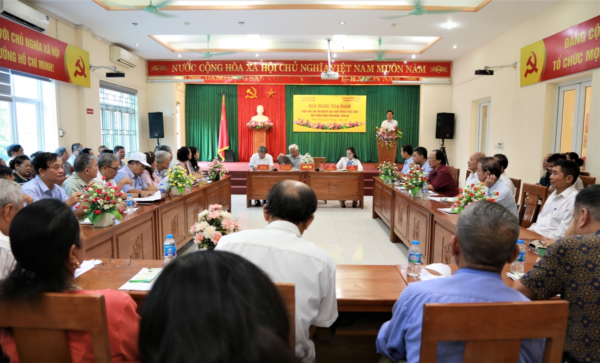 Người cao tuổi nêu gương sáng giữa những lễ tang văn minh