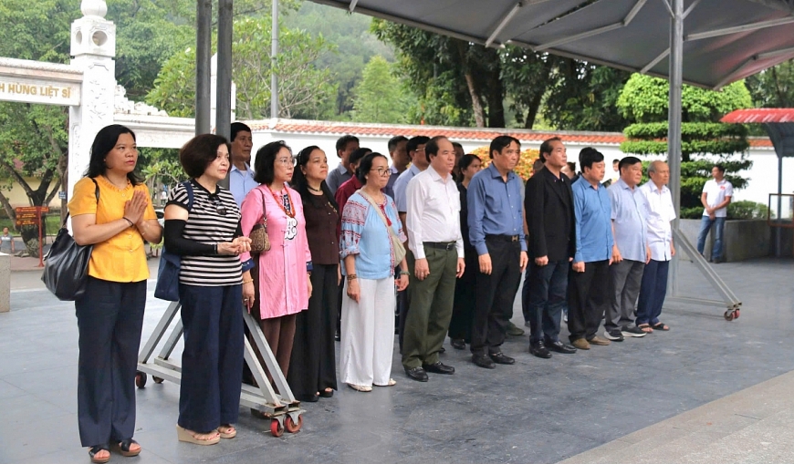 Trung ương Hội Người cao tuổi Việt Nam trao quà tri ân ngày thương binh liệt sỹ