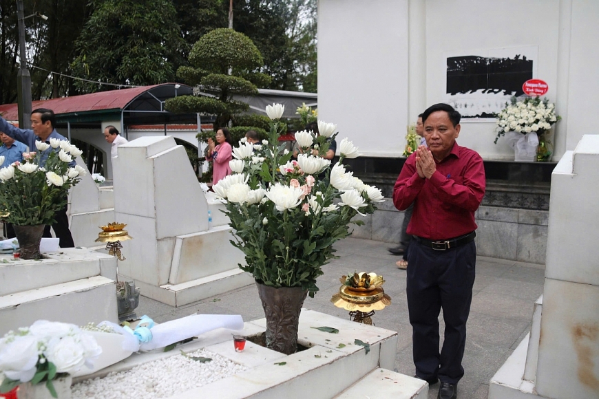 Trung ương Hội Người cao tuổi Việt Nam trao quà tri ân ngày thương binh liệt sỹ