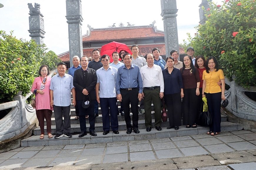 Trung ương Hội Người cao tuổi Việt Nam trao quà tri ân và ủng hộ đồng bào vùng lũ Nghệ An