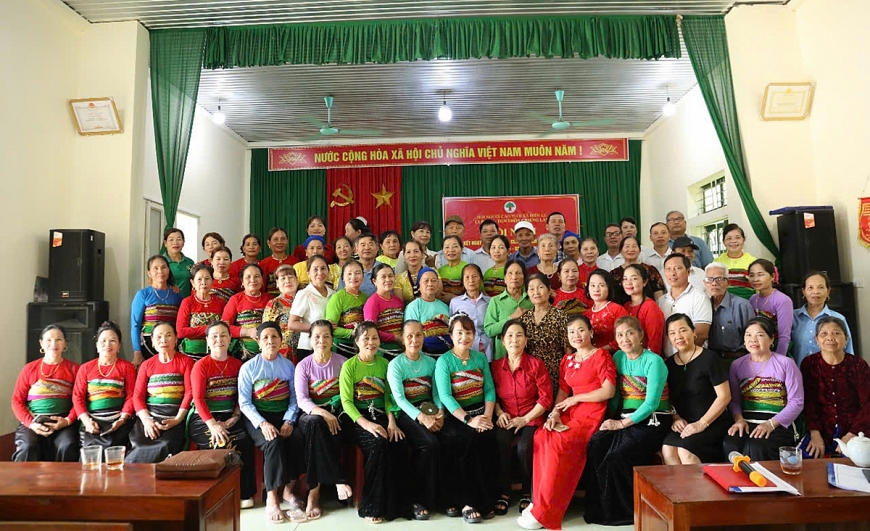 Các thành viên CLB LTHTGN thôn Chiềng Lẫm tại lễ tổng kết 10 năm hoạt động.