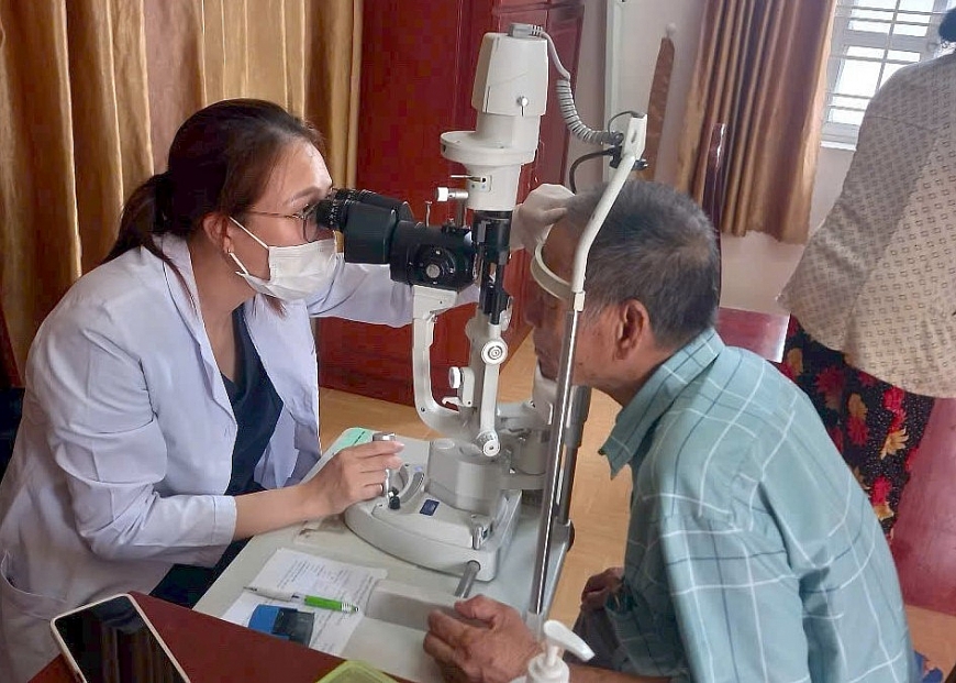 Khám mắt cho NCT tại khu vực Bà Rịa - Vũng Tàu
