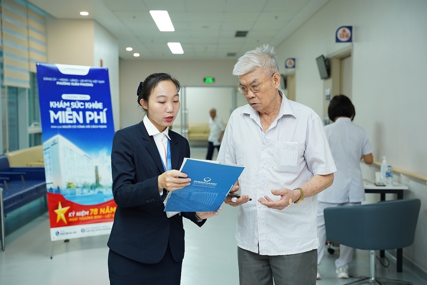 Bệnh viện Đại học Phenikaa khám sức khỏe miễn phí cho người có công và người cao tuổi