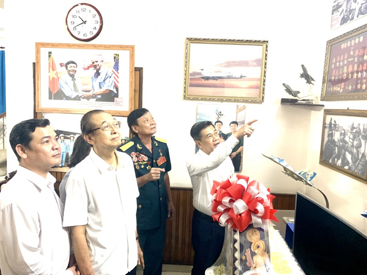 Đại tá, Phi công Nguyễn Văn Nghĩa giới thiệu những hình ảnh tư liệu quý giá của Không quân nhân dân Việt Nam 