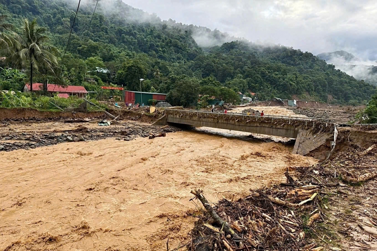 Xã Nhôn Mai tỉnh Nghệ An hiện tại vẫn bị chia cắt hoàn toàn do mưa lũ