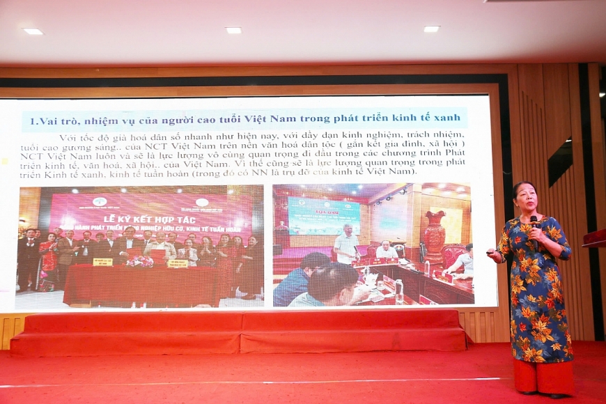 PGS-TS Phạm Thị Vượng - Phó chủ tịch Hội Nông nghiệp tuần hoàn Việt Nam phát biểu về sản xuất hữu cơ và nông nghiệp tuần hoàn