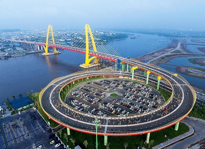 Cầu Hoàng Gia thông xe ngày 15/7 kết nối trực tiếp Vinhomes Royal Island tới trung tâm TP. Hải Phòng chỉ trong 5 phút di chuyển kỳ vọng khai thông kinh tế vùng và gia tăng giá trị BĐS