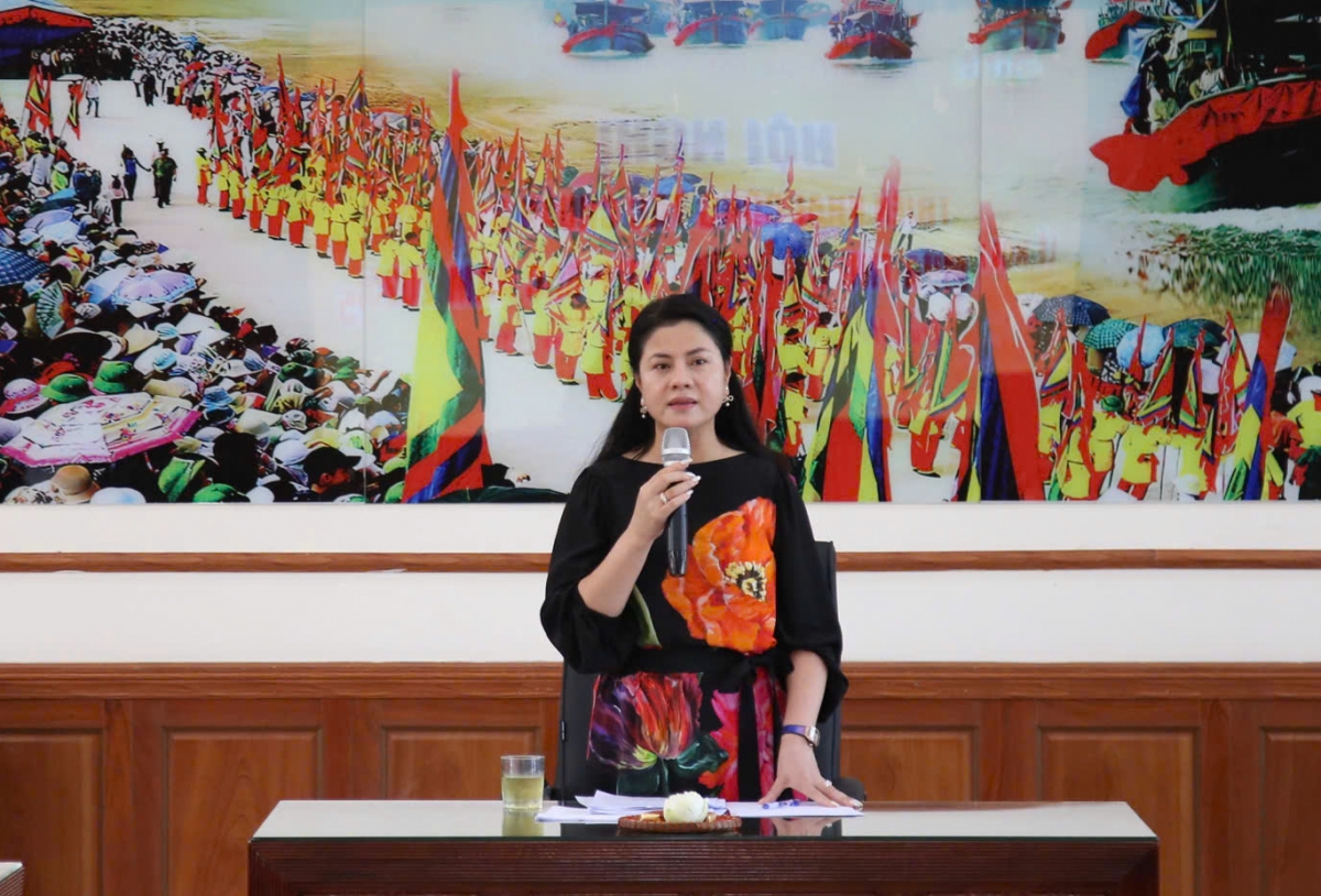 Giám đốc Sở Văn hóa, Thể thao và Du lịch Trần Thị Hoàng Mai phát biểu tại buổi làm việc về công tác chuẩn bị tổ chức Lễ hội mùa Thu Côn Sơn - Kiếp Bạc năm 2025