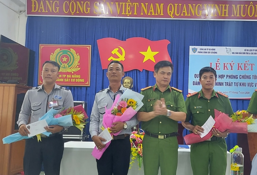 Anh Phan Thanh Trinh, Tổ trưởng Tổ công tác số 2 thường xuyên có những thành tích bảo vệ và được khen thưởng.