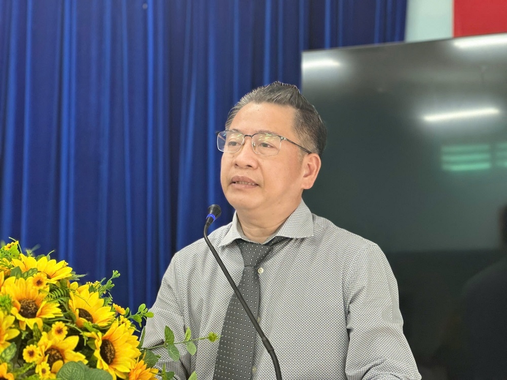 Ông Châu Xuân Đại Thắng, Bí thư Đảng ủy, Chủ tịch HĐND phường Phú Thuận phát biểu tại kỳ họp