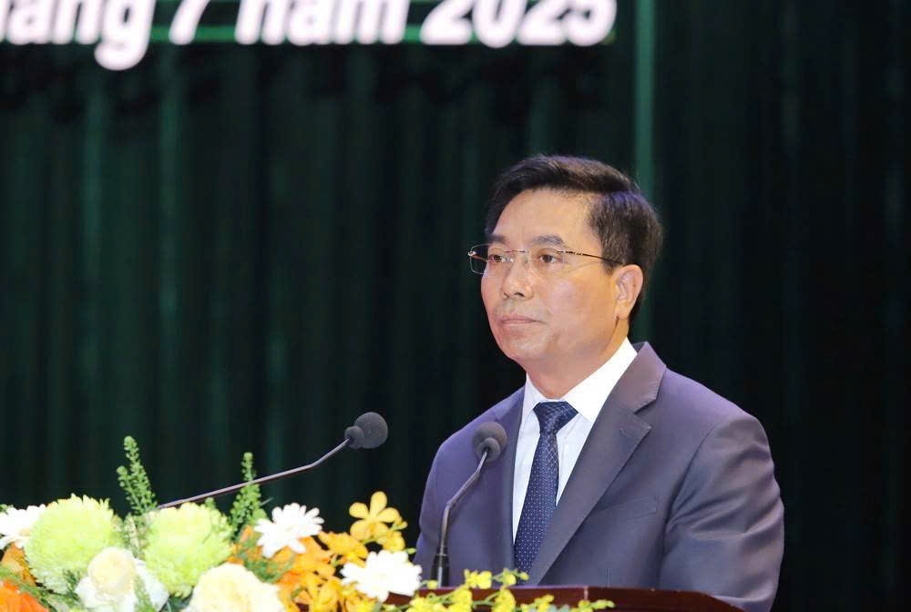 Bí thư Tỉnh ủy Nguyễn Doãn Anh trình bày diễn văn tại tọa đàm.